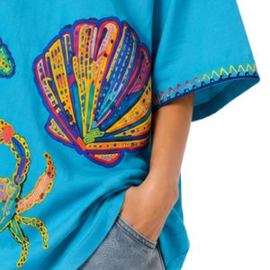 เสื้อยืดโอเวอร์ไซส์สีฟ้าสำหรับผู้หญิง พิมพ์ลายมหาสมุทรสีสันสดใส สไตล์ลำลอง ผ้าฝ้าย สตรีทแวร์ ใส่สบายช่วงฤดูร้อน ทรงหลวม รับผลิตตามแบบ OEM ODM ขายส่ง - Product Image 6