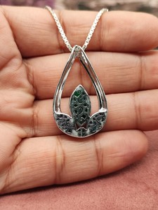 Colgante de Ópalo con Cadena y Cuarzo Arcoíris Celestial, Elegante Collar de Piedras Preciosas de Cristal, Regalo de Joyería para Mujer, Diseño Único - Product Image 4