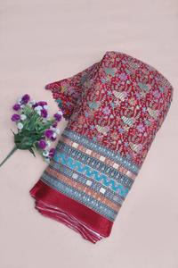 Tela Crepé Natural Roja Brillante con Estampado Floral Buta y Borde Ornamental Pesado para Material de Vestido Kurti, Prenda Étnica - Product Image 2