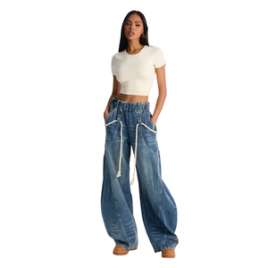 Pantalon cargo en jean pour femme, coupe large, taille mi-haute, ample, respirant, style streetwear décontracté, bleu délavé, taille à cordon de serrage, poches utilitaires - Product Image 1