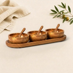 Ensemble de 7 bols à condiments en bois de manguier de qualité supérieure, faits à la main, comprenant 3 bols à trempette, 3 cuillères en bois et un plateau de service rectangulaire, vaisselle - Product Image 1
