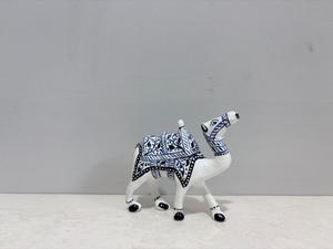 NIRMALA HANDICRAFTS Figurine de chameau Kathi en métal émaillé bleu, artisanale |   Peinture florale traditionnelle indienne du Rajasthan - Product Image 5