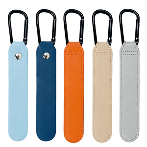 Crochet de poussette en cuir double face avec logo personnalisé et mousqueton en aluminium, vente directe usine pour suspension polyvalente - Product Image 6