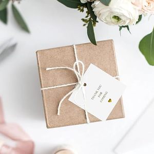 Étiquettes de vêtements en papier rectangulaires personnalisées avec impression dorée, finition mate pour l'étiquetage des vêtements - Product Image 3