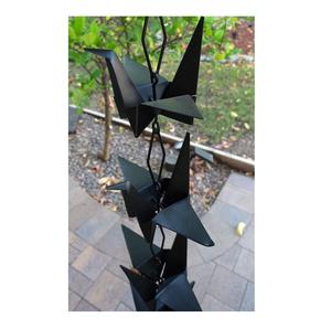 Chaîne de pluie en métal haut de gamme, fabriquée à la main, alternative durable au drainage des eaux de pluie pour des espaces extérieurs élégants - Product Image 1