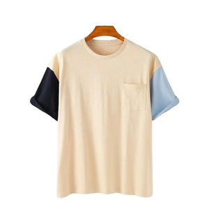 เสื้อยืดแขนสั้นคอกลมผู้ชาย สีเบจ ผ้าเจอร์ซีย์ถักแบบลำลอง แต่งขอบด้านหน้าสีตัดกัน ทรงปกติ ผ้าฝ้ายแท้ 100% - Product Image 1