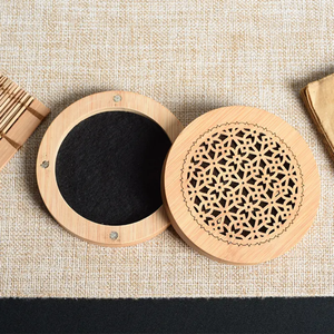 Brûleur à Bakhoor en bois ArtisanNoor – Porte-encens artisanal en bois naturel avec motif élégant d'inspiration arabe pour un décor contemporain - Product Image 1