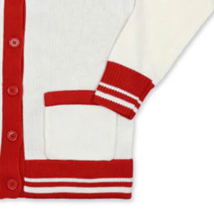 Cardigan en tricot pour femme, couleur crème et rouge, col en V, manches longues, style preppy, design patch 1913, 100% acrylique, tricot plat, fermeture boutonnée - Product Image 3