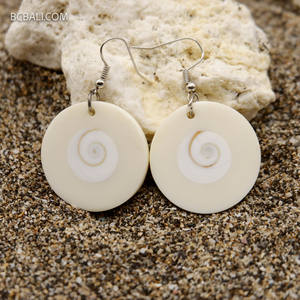 Boucles d'oreilles pendantes en résine Vintage faites à la main de haute qualité de Bali bijoux en coquille à la mode uniques pour cadeau - Product Image 5