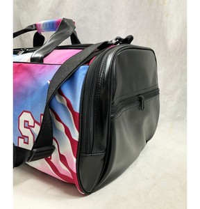 Bolsa Deportiva Sublimada Personalizada de 24 Pulgadas con Correa de Hombro Personalizada y Bolsillos Laterales en Cuero Artificial Resistente al Agua - Product Image 4