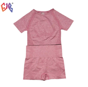 Conjunto de Yoga Benitez de Punto Sin Costuras para Mujer, Manga Corta de Secado Rápido y Pantalones Cortos de Cintura Alta, Conjunto Deportivo Ajustado de 2 Piezas - Product Image 1