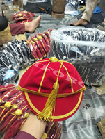 Borla de terciopelo de lujo para toga de graduación con logotipo personalizado |   Gorro para Ceremonia Académica |   Tambores de graduación deportivos azul real con bordado dorado