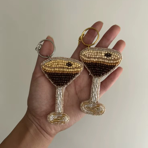 Llavero de copa de Martini con cuentas, regalo para amantes de los cócteles, amuleto hecho a mano para fiestas, accesorio estético para bar - Product Image 1
