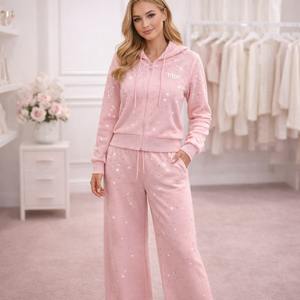 Conjunto de dos piezas de chándal rosa de moda con pedrería, transpirable, sudadera con capucha oversize y pantalones acampanados, proveedor OEM personalizado - Product Image 1