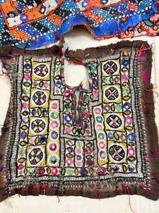 Parche de cuello indio vintage hecho a mano estilo Banjara con bordado y espejo para embellecer el vestido. - Product Image 4