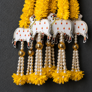 Toran Amarillo con Diseño Floral de Vaca Gopala y Borlas de Perlas Colgantes para Janmashtami, Pooja, Templo, Festival, Decoración del Hogar, Venta al por Mayor - Product Image 2