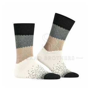 Chaussettes d'hiver durables avec grip antidérapant en silicone, tissu respirant et à séchage rapide pour l'entraînement au football et les séances de sport en salle de gym - Product Image 3