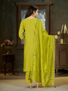 Kurti, pantalon et dupatta en soie pour femmes, d'excellente qualité, pour les mariages et les fêtes, provenant d'un fournisseur et exportateur indien. - Product Image 3