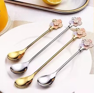 ช้อนชาเคลือบทอง ด้ามยาว ขัดเงา ดีไซน์แปลกใหม่ สำหรับเสิร์ฟและคนอาหาร - Product Image 3