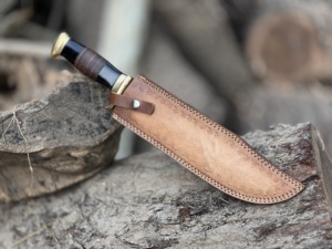 Couteau Bowie artisanal avec lame en acier inoxydable et manche en bois, étui en cuir de qualité supérieure, idéal pour le camping, les cadeaux et les équipements de plein air - Product Image 6