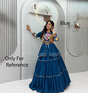 Lehenga Choli Tradicional de Algodón Naranja para Navratri con Dupatta Negra Estampada |   Vestido de Fiesta Garba Gujarati de Diseño para Mujer - Product Image 1