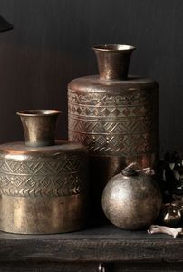 Stylish <b>Decorative</b> <b>Vase</b> Designed With Fine Metal Craftsmanship Perfect For Living Room Dining Table And Office Decoration - Product Image 2