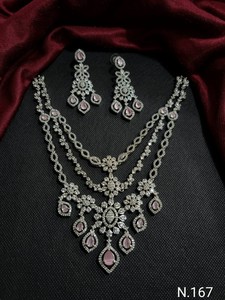 Conjunto de Joyería Nupcial Clásico Americano de Latón con Diamantes, Collar y Pendientes de Dos Piezas para Boda, Estilo Clásico y Elegante - Product Image 1
