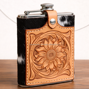 ปลอกใส่ขวดเหล้าสแตนเลสหุ้มหนังแกะสลักลายดอกไม้สไตล์วินเทจ พกพาสะดวก ของขวัญสำหรับผู้ชาย - Product Image 3