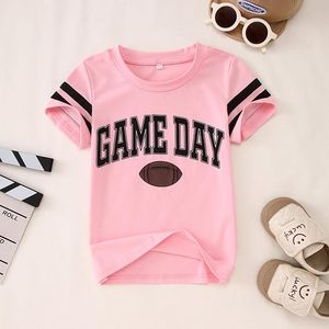 เสื้อยืดฟุตบอลวันเกมส์สีชมพู ลายเส้นสีดำ พร้อมลายปัก สำหรับเด็ก ชุดกีฬา - Product Image 4
