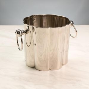 Cubo de hielo plateado polaco con asas de anillo para fiestas, enfriador de bebidas, cubo de hielo metálico portátil fácil de transportar para enfriar champán y vino - Product Image 1