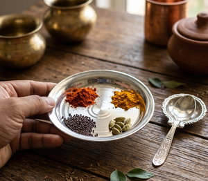 Mini-plat à masala en acier inoxydable de qualité supérieure, fait main, élégant, plat de service pour condiments et masala en acier inoxydable - Product Image 1