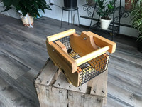 Moderne opbergmand van dennenhout met houten handvat, aanpasbare vorm, keukenopbergruimte, merk Falak