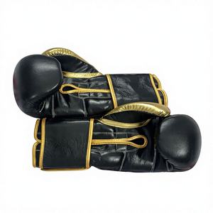 Gants de boxe Fly Super Quality Gold & Black Lace Up, design personnalisé, gants de boxe professionnels Fly Sparing en cuir avec fermeture auto-agrippante. - Product Image 3