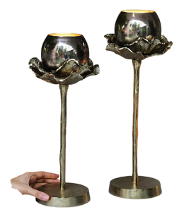 Paire de bougeoirs en verre floral sur support, en métal doré antique, style rustique campagnard, centre de table pour décoration de mariage - Product Image 1
