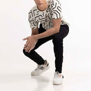 Camiseta para hombre con estampado abstracto, blanca y negra, con patrón geométrico, manga corta, transpirable, de algodón, con logo personalizado, ropa casual, suministro al por mayor. - Product Image 4