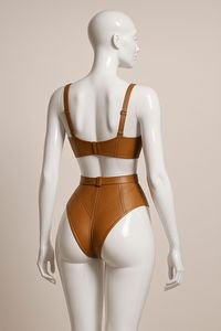Ensemble soutien-gorge à armatures et culotte taille haute en similicuir premium pour femme avec sangle réglable – Ensemble lingerie deux pièces tendance - Product Image 3