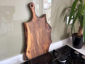 Tabla de cortar de madera artesanal de 1.3 cm de grosor, forma rectangular, apta para lavavajillas, no tóxica y fácil de limpiar, con soporte para cuchillos. - Product Image 2