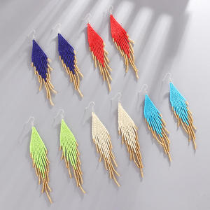 Boucles d'oreilles longues perlées faites à la main pour femmes, style bohème, vert menthe, avec franges longues, bijoux de mode, accessoire de fête - Product Image 6