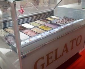 Comptoir de présentation réfrigéré pour glaces avec éclairage LED – Vitrine élégante pour gelato, desserts et mithai pour boulangerie, confiserie et café - Product Image 1