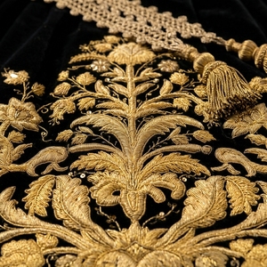 Túnica de terciopelo bordada con lingotes de oro, lujosa vestimenta religiosa bordada a mano, vestido ceremonial con estatua de santo católico - Product Image 4