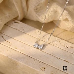Collar con Colgante de Mariposa de Oro y Diamantes, Joyería Delicada con Piedras de Corte Pera y Redondo, Collar Minimalista de Oro de 18K para Mujer - Product Image 6