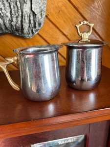 Jarra de Crema de Metal Estilo Industrial para Uso en Cafeterías - Product Image 1