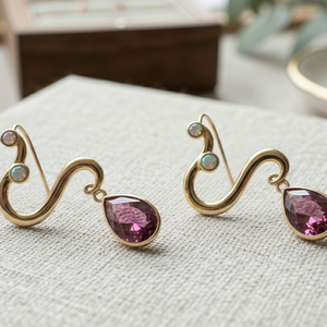 Boucles d'oreilles pendantes élégantes en argent sterling 925 plaqué or 18 carats avec améthyste bleue et zircon cubique, bijoux faits à la main - Product Image 1