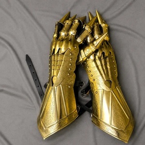 Gants de chevalier médiévaux en laiton plaqué or, armure moderne personnalisée, émail doux gravé, style gothique, portables, pour cosplay, costume antique - Product Image 1