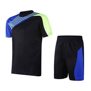 Ensemble de maillot de football pour homme à col rond, manches courtes, respirant, en polyester, avec short à taille élastique, couleur unie, toutes saisons - Product Image 1