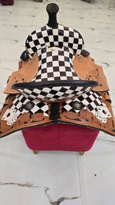 Selle Western haut de gamme en cuir véritable écologique, à carreaux noir et blanc, avec cadre en bois et ferrures en laiton et cuivre - Product Image 3