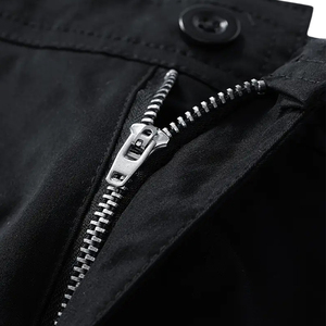 Shorts cargo pour hommes en tissu doux et confortable, couleur noire, avec plusieurs poches, personnalisables avec logo, prix de gros - Product Image 3