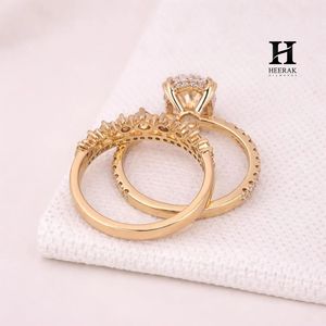 Anillo de compromiso de lujo con diamante cultivado en laboratorio de corte ovalado, conjunto de 3 piezas, tiara, corona y bandas curvas a juego para novia - Product Image 5