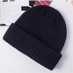 Nuevos Gorros de Invierno con Diseño de Puntos y Logotipo Bordado Personalizado, Gorros de Lana Acrílica 100% Transpirables e Impermeables para Hombre - Product Image 2