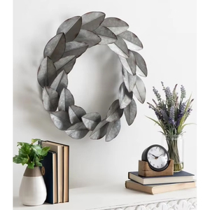 Corona de Hojas Metálicas Galvanizadas Rústicas con Hojas Plateadas Superpuestas, Decoración para el Hogar con Estilo Industrial y Chic - Product Image 5